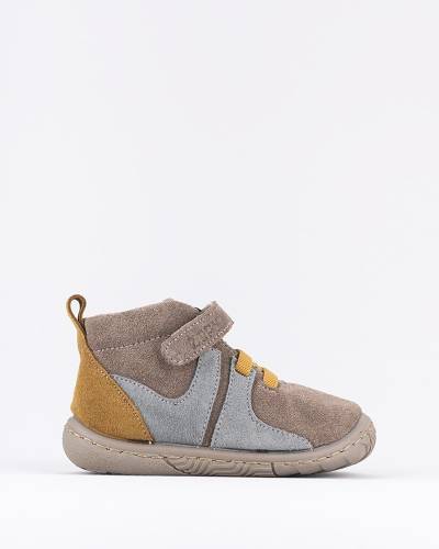 Botín piel serraje niño Zapy color taupe